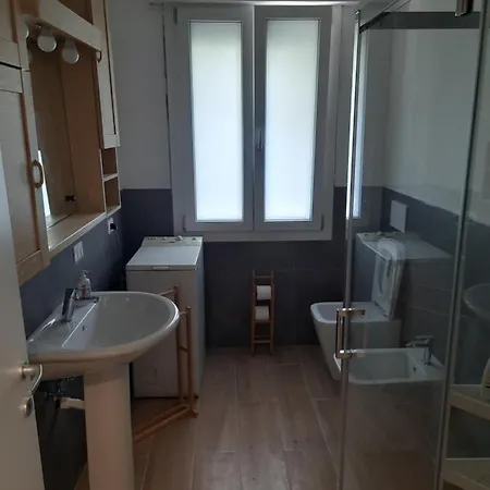 Spazioso In Casa Singola Con Giardino *