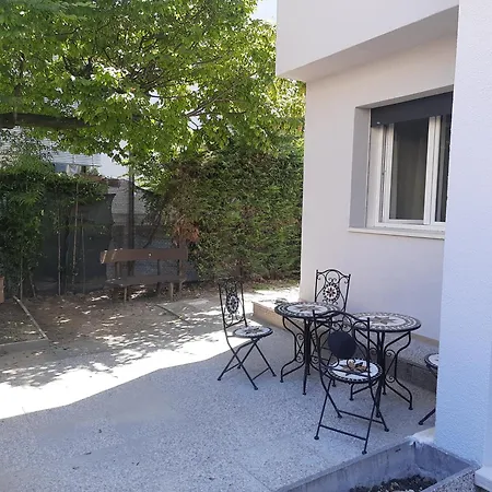 Spazioso In Casa Singola Con Giardino